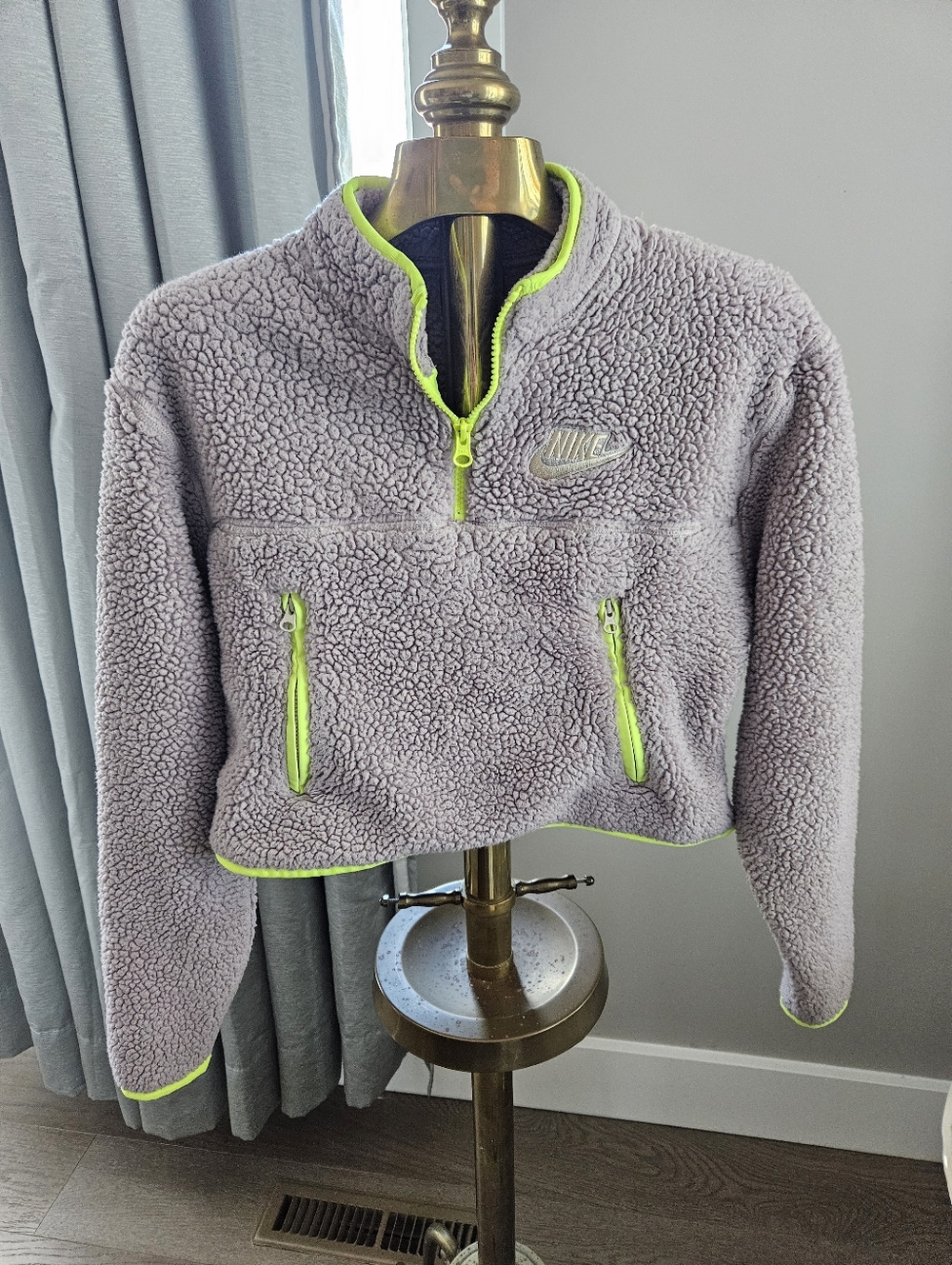 Bundle 3/$40 Nike Cropped Sherpa Pullover with Neon Yellow Trim Size Xs